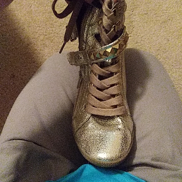 Shoes - Picture 3 of 5